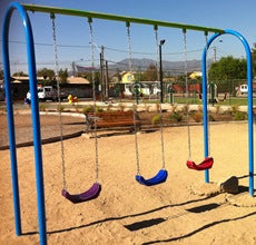 JUEGOS INFANTILES URBANOS - COLUMPIO TRIPLE ARCO 3,1X0,9X2,6 M